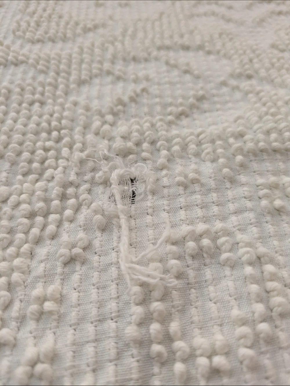 Classic White Cotton Chenille Bedspread with Fringe